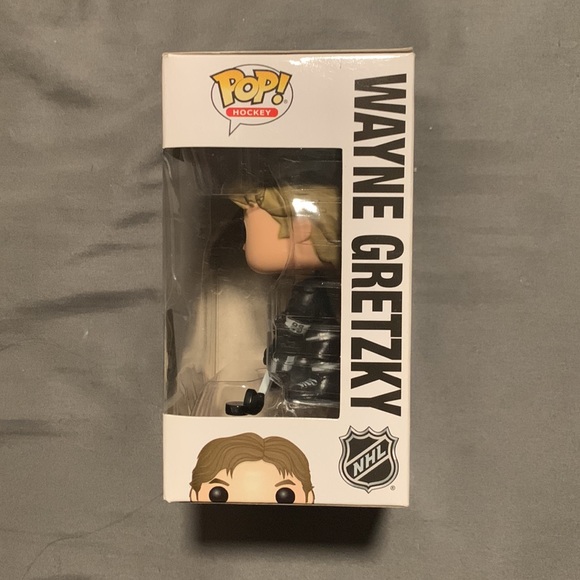 DEAD-STOCK Wayne Gretzky FUNKO POP! - Picture 2 of 4